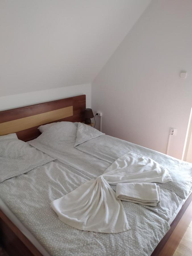 Tassi Halaszcsarda-Karasz Haz Exteriör bild